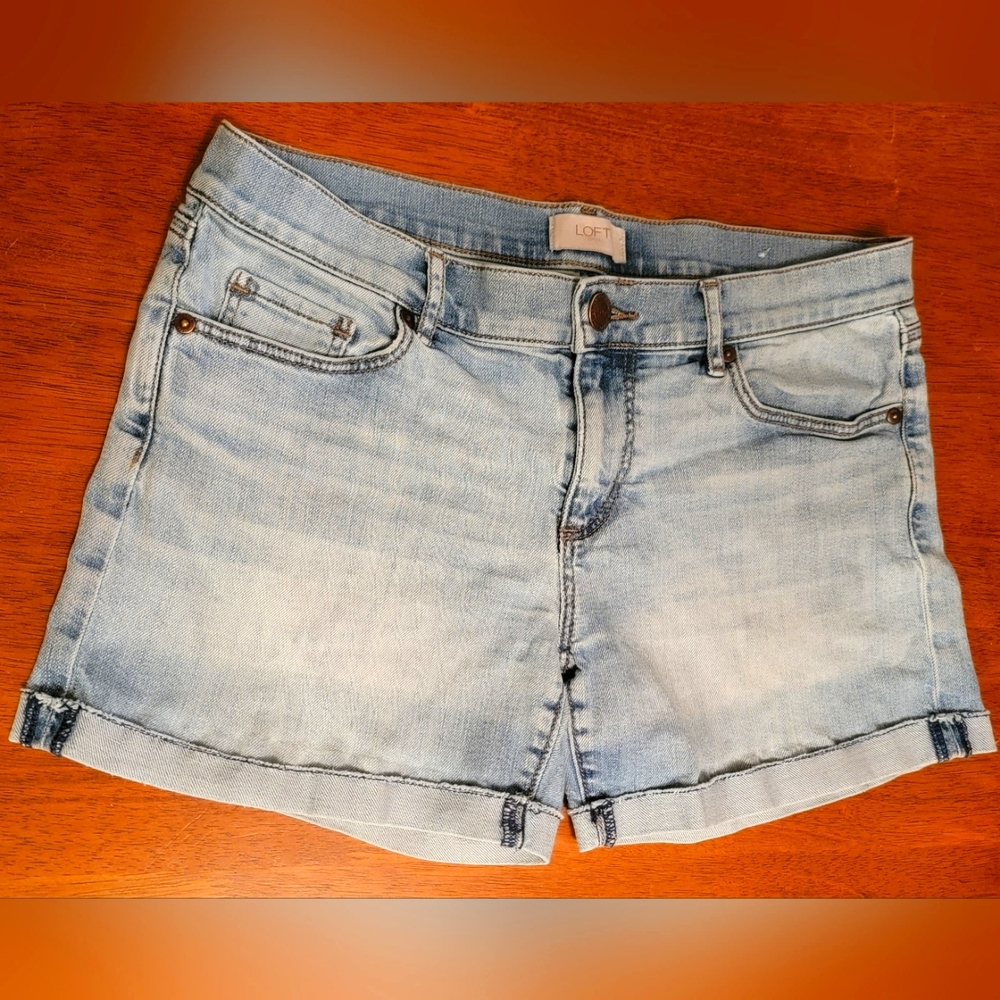 Loft outlet shorts. Light wash. Size 4